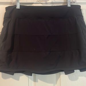 Lululemon tennis skirt Ladies size 12T EUC